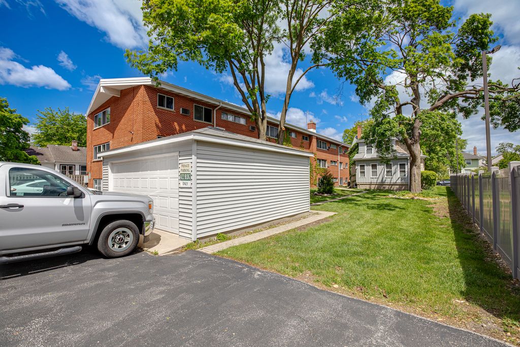 422 W Wesley Street, Wheaton, IL 60187 — photo 2