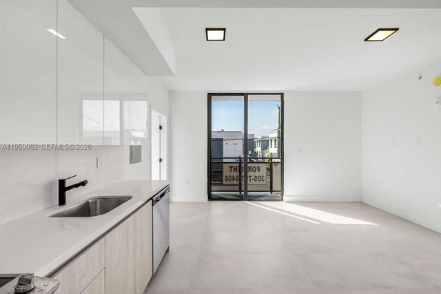 1547 NW 2nd St 201, Miami, FL 33125