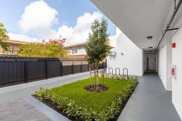 1547 NW 2nd St 201, Miami, FL 33125