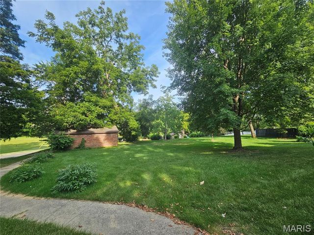 220 S 9th Street, East Alton, IL 62024
