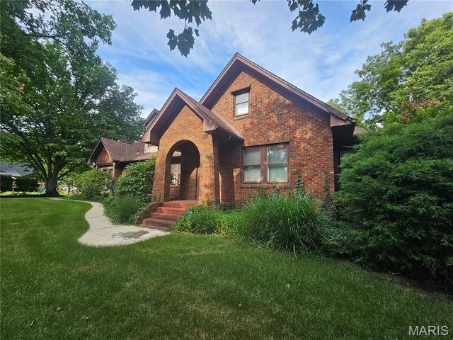 220 S 9th Street, East Alton, IL 62024