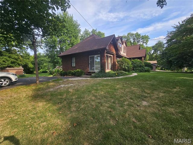 220 S 9th Street, East Alton, IL 62024