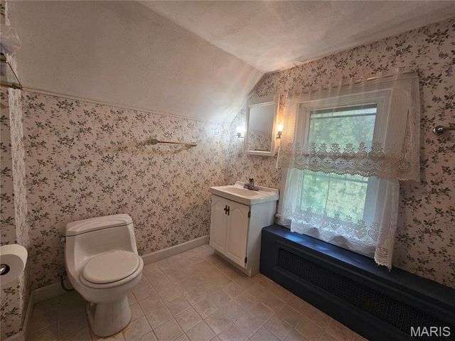 220 S 9th Street, East Alton, IL 62024