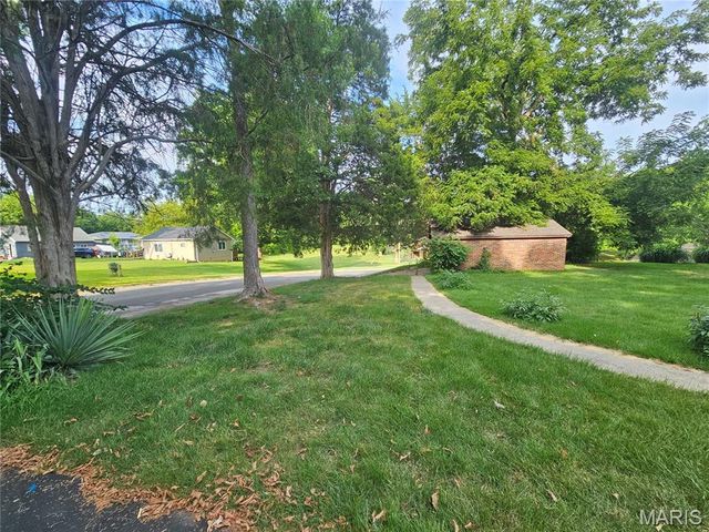220 S 9th Street, East Alton, IL 62024