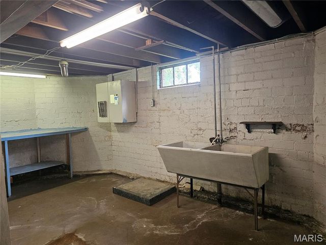 220 S 9th Street, East Alton, IL 62024