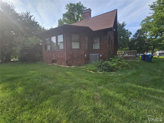 220 S 9th Street, East Alton, IL 62024