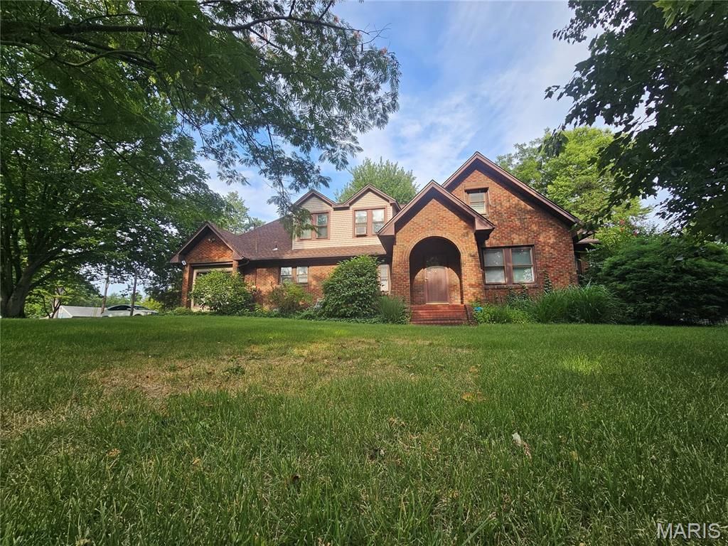 220 S 9th Street, East Alton, IL 62024