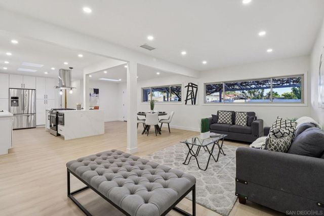 4930 Longford St, San Diego, CA 92117