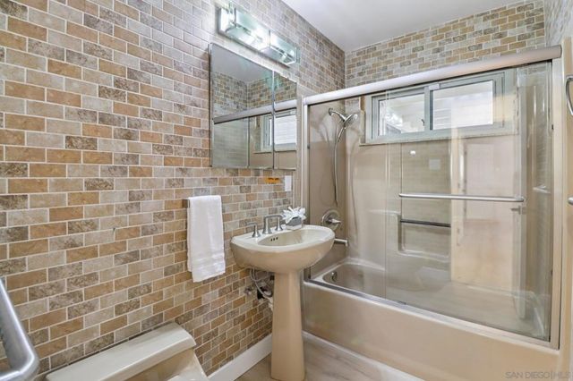 4930 Longford St, San Diego, CA 92117