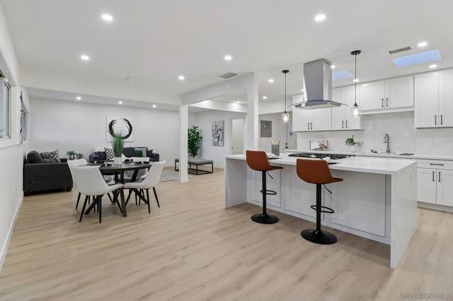 4930 Longford St, San Diego, CA 92117