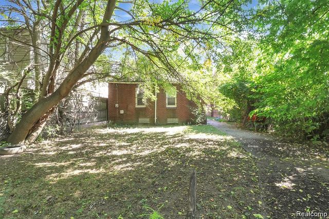 9591 Abington Avenue, Detroit, MI 48227