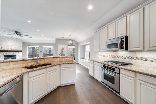 410 Brookside Drive, Lake Dallas, TX 75065