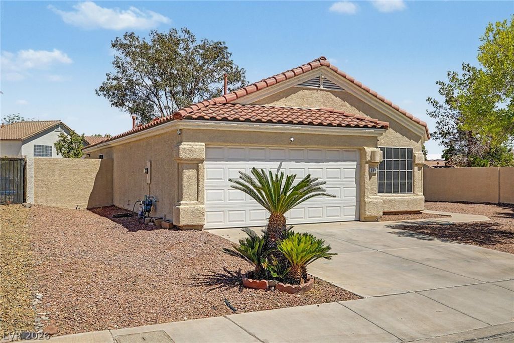 Image 2 of property listing at 998 Trackers Glen Avenue, Henderson, NV 89015