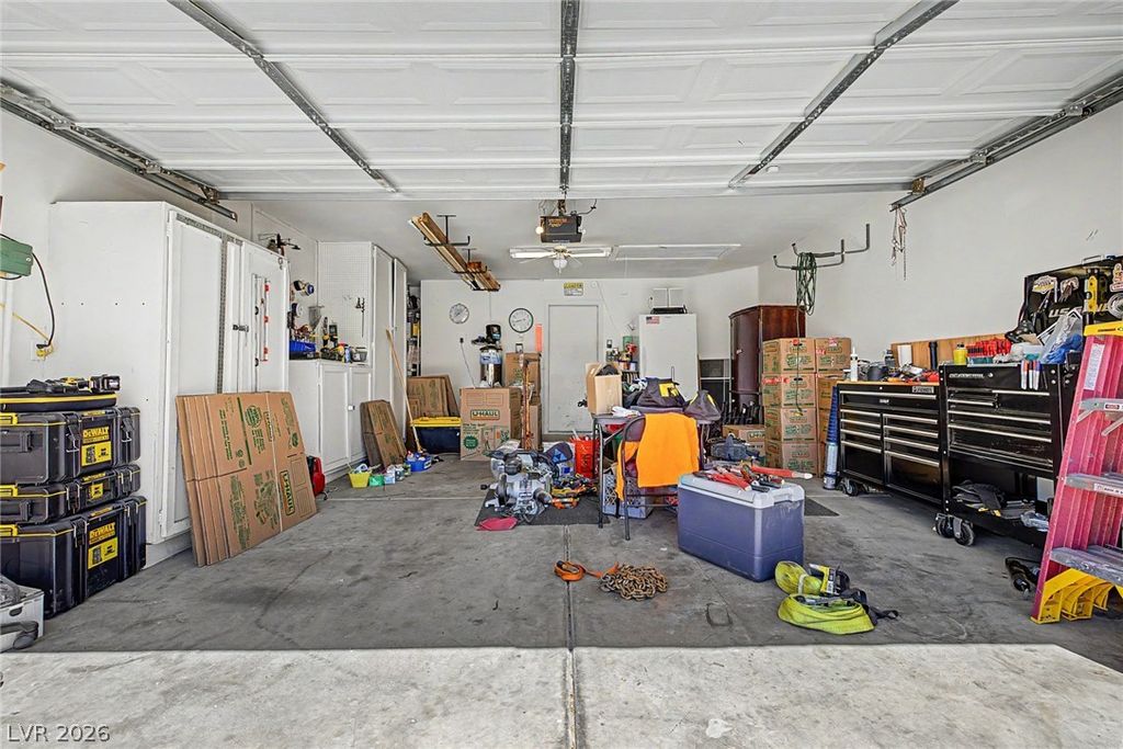 Image 28 of property listing at 998 Trackers Glen Avenue, Henderson, NV 89015