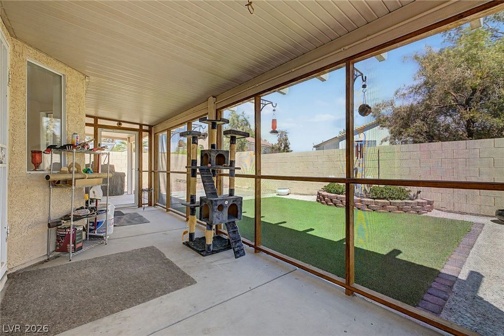 Image 30 of property listing at 998 Trackers Glen Avenue, Henderson, NV 89015