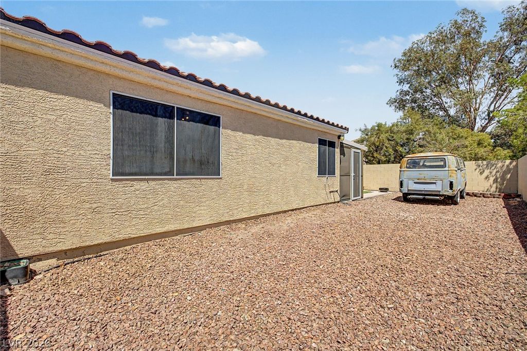 Image 33 of property listing at 998 Trackers Glen Avenue, Henderson, NV 89015