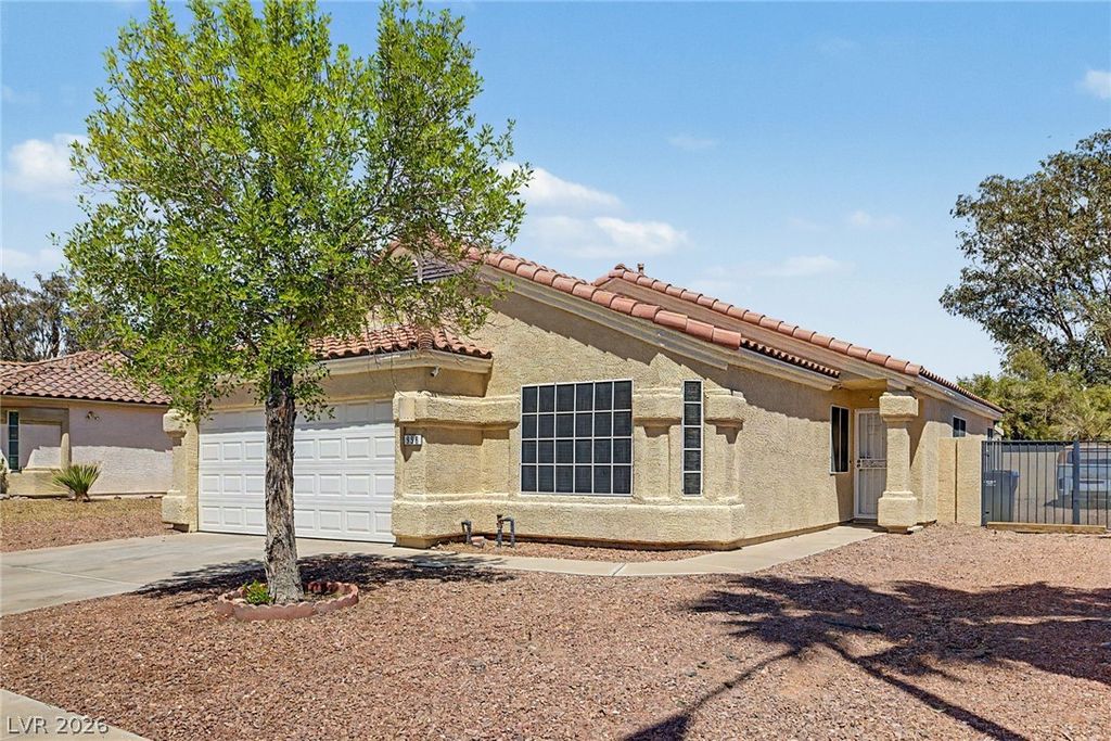 Image 4 of property listing at 998 Trackers Glen Avenue, Henderson, NV 89015