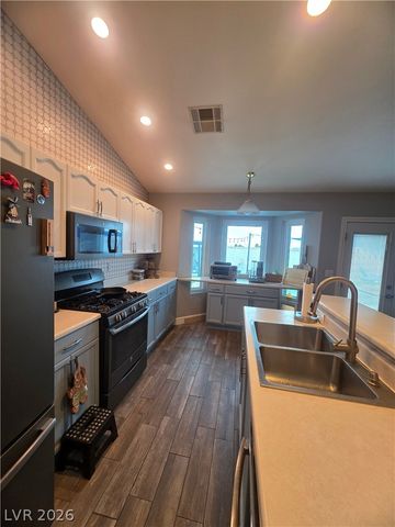 826 Manor Shores Road, Henderson, NV 89002
