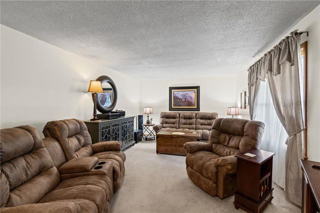 211 Rothrock Avenue, Richmond, MO 64085