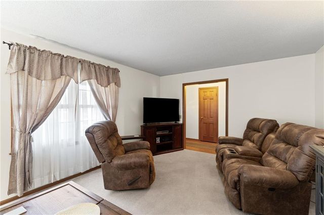 211 Rothrock Avenue, Richmond, MO 64085