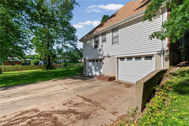211 Rothrock Avenue, Richmond, MO 64085