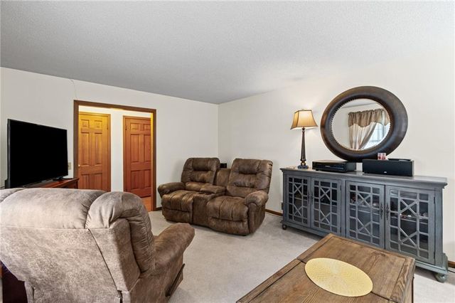 211 Rothrock Avenue, Richmond, MO 64085