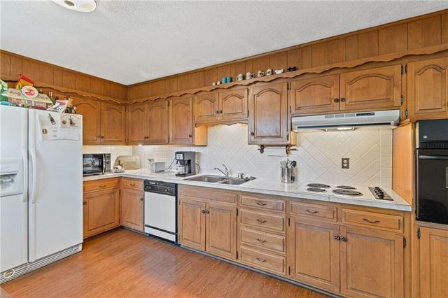 211 Rothrock Avenue, Richmond, MO 64085