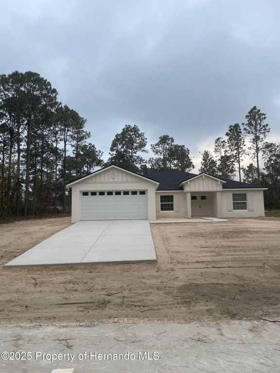 11106 Woodpecker Avenue, Brooksville, FL 34614