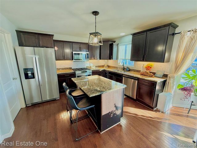 4112 Peach Tree Lane, Howell, MI 48843