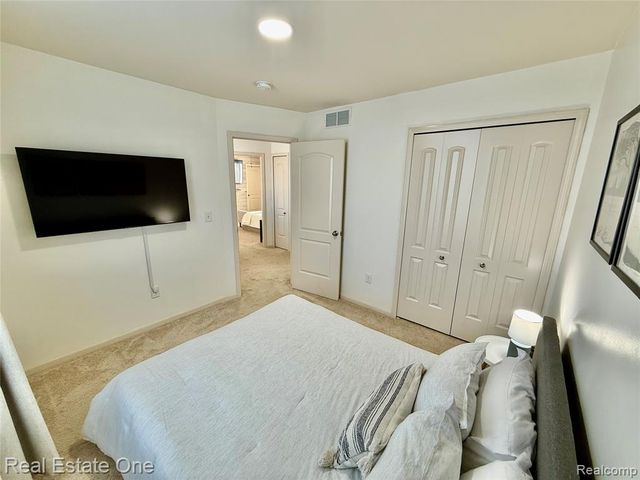 4112 Peach Tree Lane, Howell, MI 48843