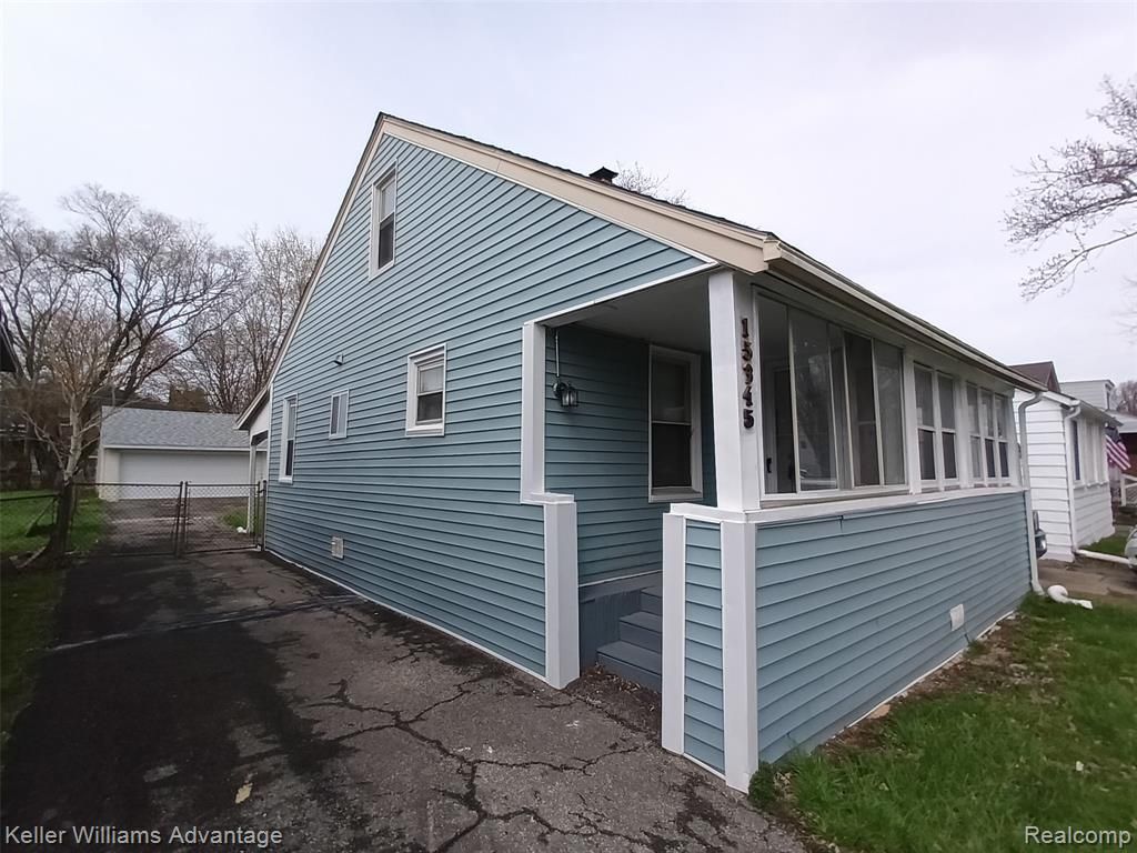 15345 Sumner, Redford, MI 48239