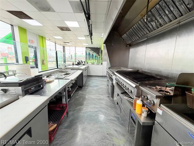 27419 Warren Road, Garden City, MI 48135