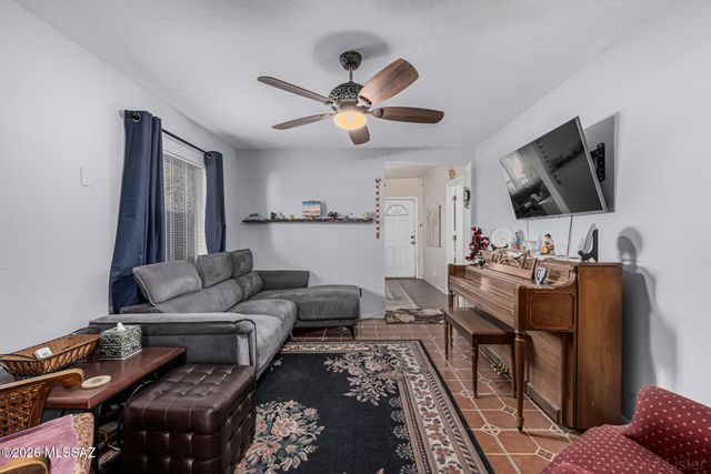 4036 E Santa Barbara Avenue, Tucson, AZ 85711