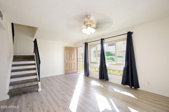 2155 W FARMDALE Avenue 11, Mesa, AZ 85202