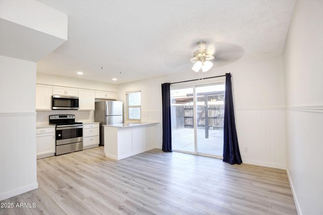 2155 W FARMDALE Avenue 11, Mesa, AZ 85202