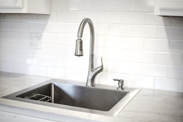 2155 W FARMDALE Avenue 11, Mesa, AZ 85202