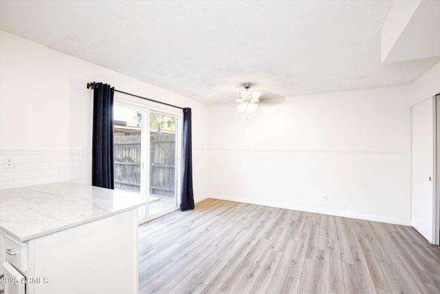 2155 W FARMDALE Avenue 11, Mesa, AZ 85202