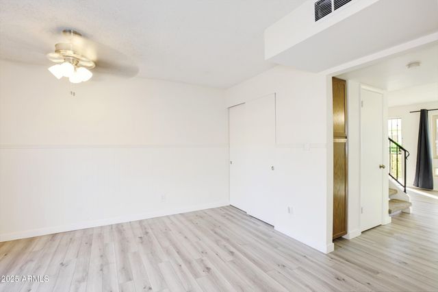 2155 W FARMDALE Avenue 11, Mesa, AZ 85202