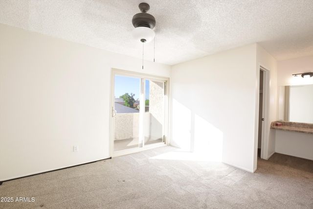 2155 W FARMDALE Avenue 11, Mesa, AZ 85202