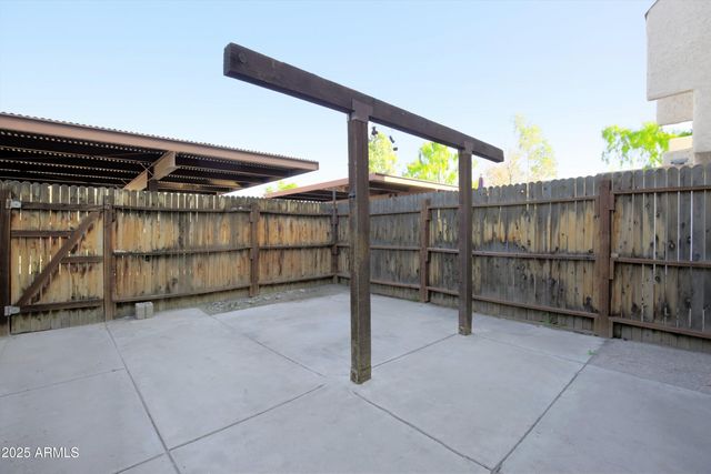 2155 W FARMDALE Avenue 11, Mesa, AZ 85202