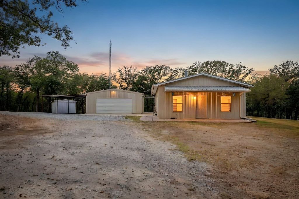 223 County Road 3471, Paradise, TX 76073 — exterior