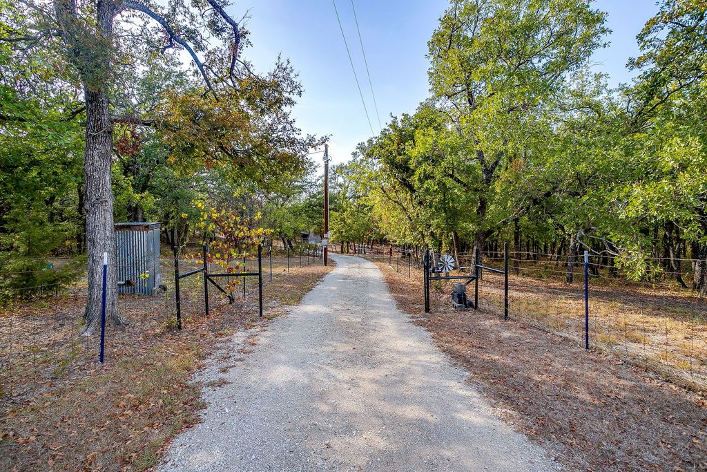 223 County Road 3471, Paradise, TX 76073 — photo 5