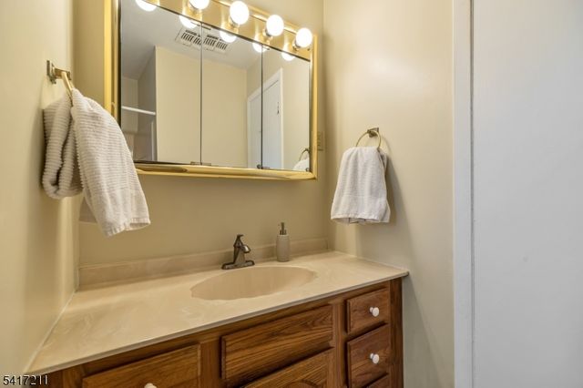 14 Forsgate Dr, Ringwood Boro, NJ 07456