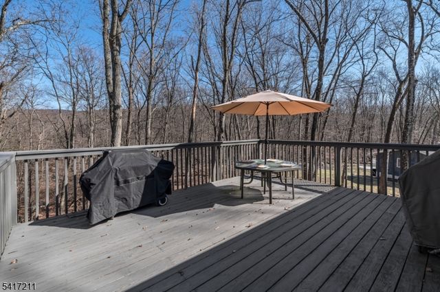 14 Forsgate Dr, Ringwood Boro, NJ 07456