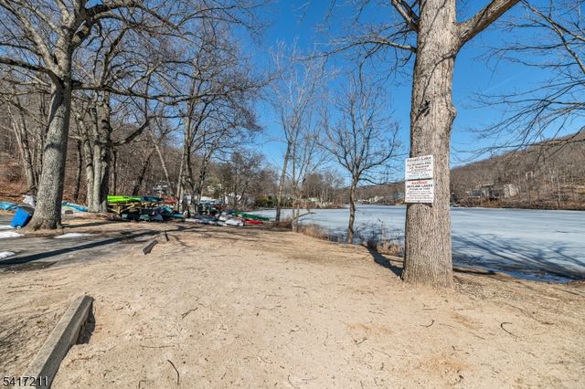 14 Forsgate Dr, Ringwood Boro, NJ 07456