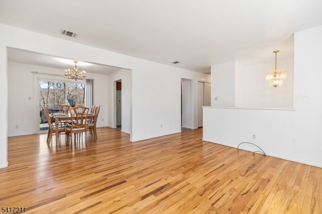 14 Forsgate Dr, Ringwood Boro, NJ 07456