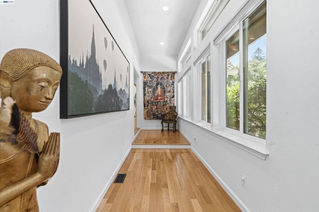 220 Miracle Ln, Santa Cruz, CA 95060