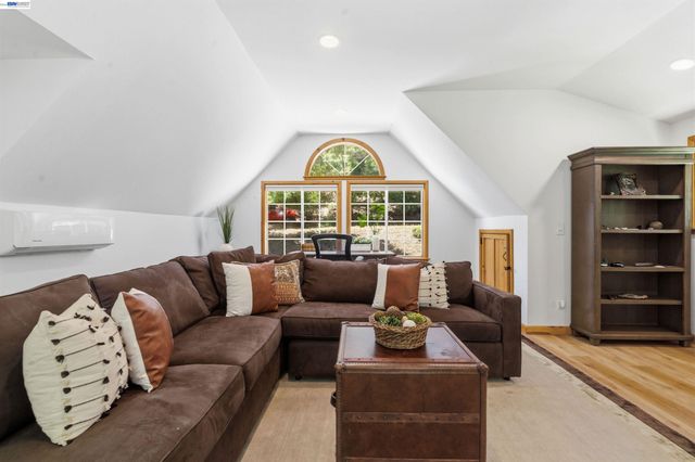 220 Miracle Ln, Santa Cruz, CA 95060