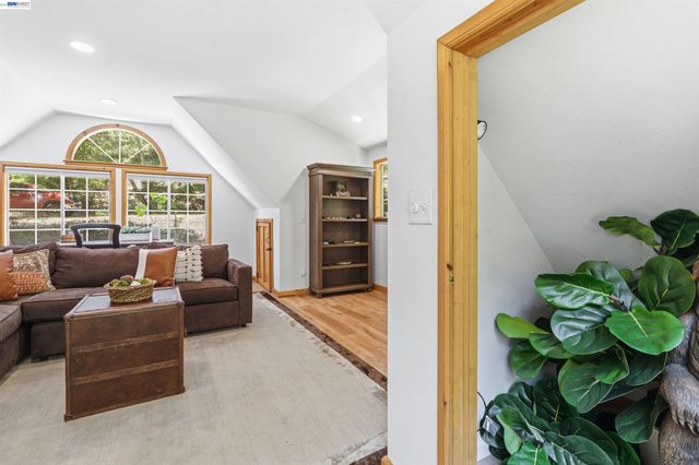 220 Miracle Ln, Santa Cruz, CA 95060