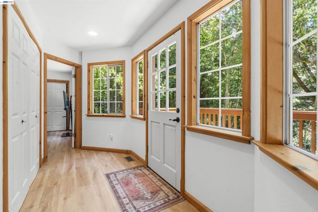 220 Miracle Ln, Santa Cruz, CA 95060